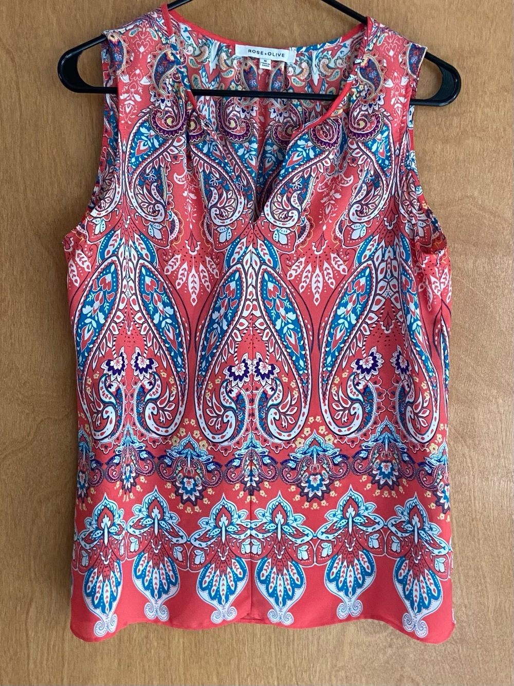 Rose + Olive coral paisley sleeveless blouse with split V-neck line size M